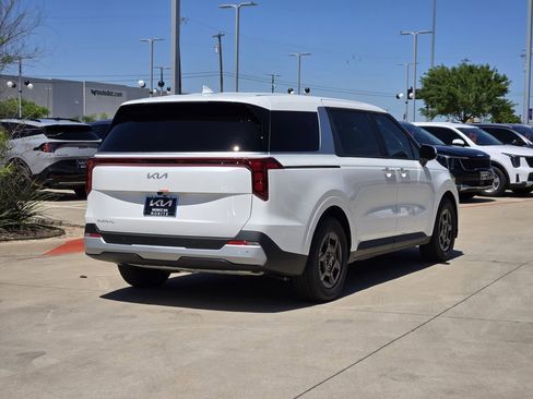 New 2026 Kia Carnival LX image 4
