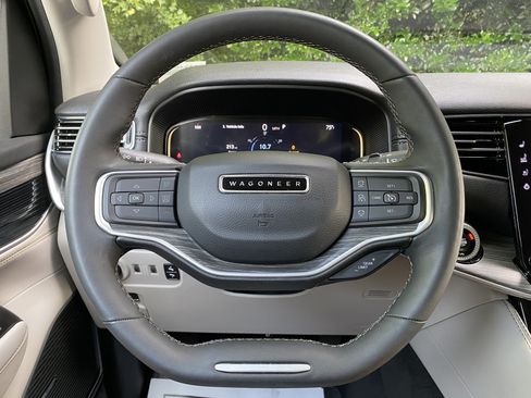 Used 2024 Jeep Wagoneer Series II w/ Flexible Seating Group RWD image 18