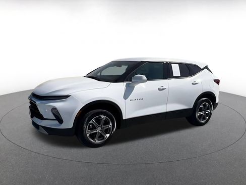Used 2026 Chevrolet Blazer LT FWD image 7