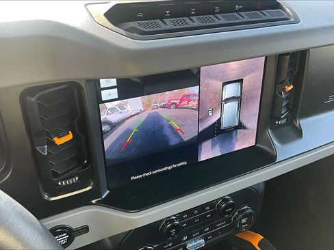 Used 2023 Ford Bronco Badlands image 23