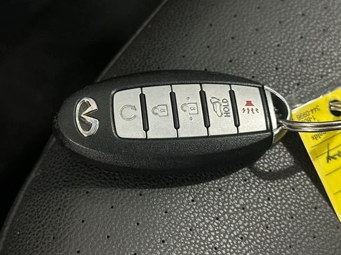 Used 2018 Volkswagen e-Golf SEL Premium image 24