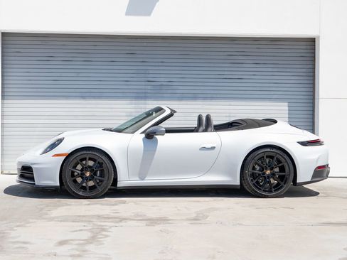 New 2026 Porsche 911 Carrera T RWD image 2