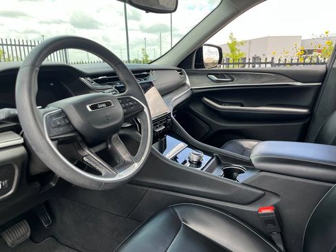 Used 2023 Jeep Grand Cherokee Limited AWD/4WD image 20