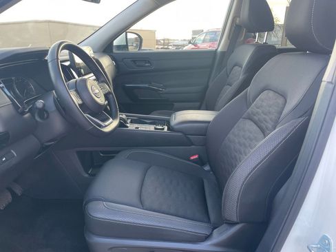 Used 2025 Nissan Pathfinder SV image 29