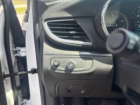Used 2022 Buick Encore Preferred FWD image 9