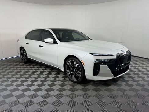 Used 2024 BMW 760i xDrive w/ Executive Package AWD/4WD image 7