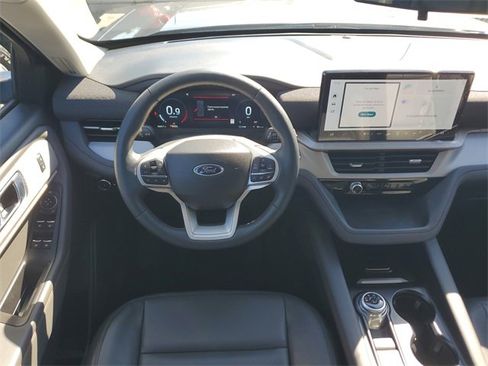 Used 2025 Ford Explorer Active w/ Active Comfort Package image 13