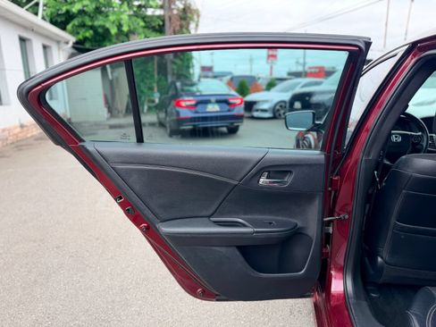 Used 2017 Honda Accord Sport image 16