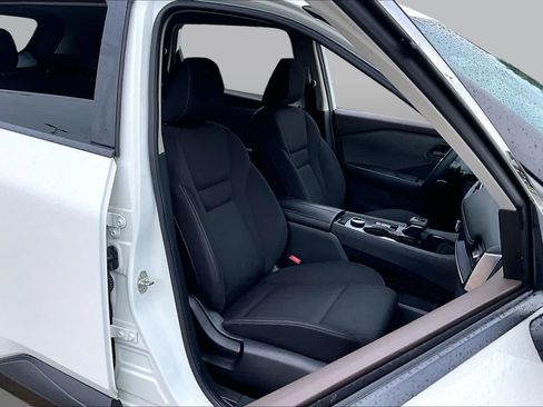 Used 2023 Nissan Rogue S AWD/4WD image 9