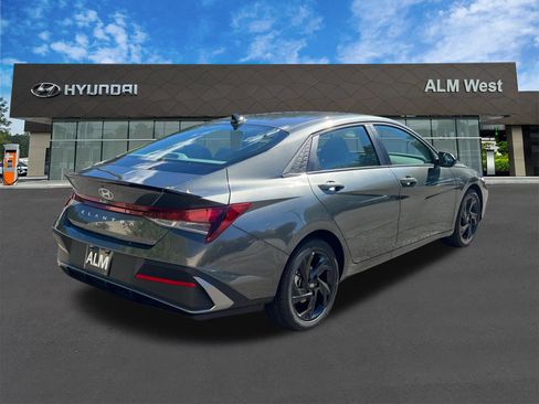 Used 2026 Hyundai Elantra Sport FWD image 5