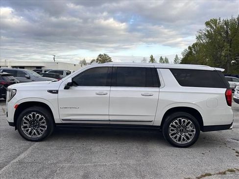 Used 2023 GMC Yukon XL Denali Ultimate AWD/4WD image 7