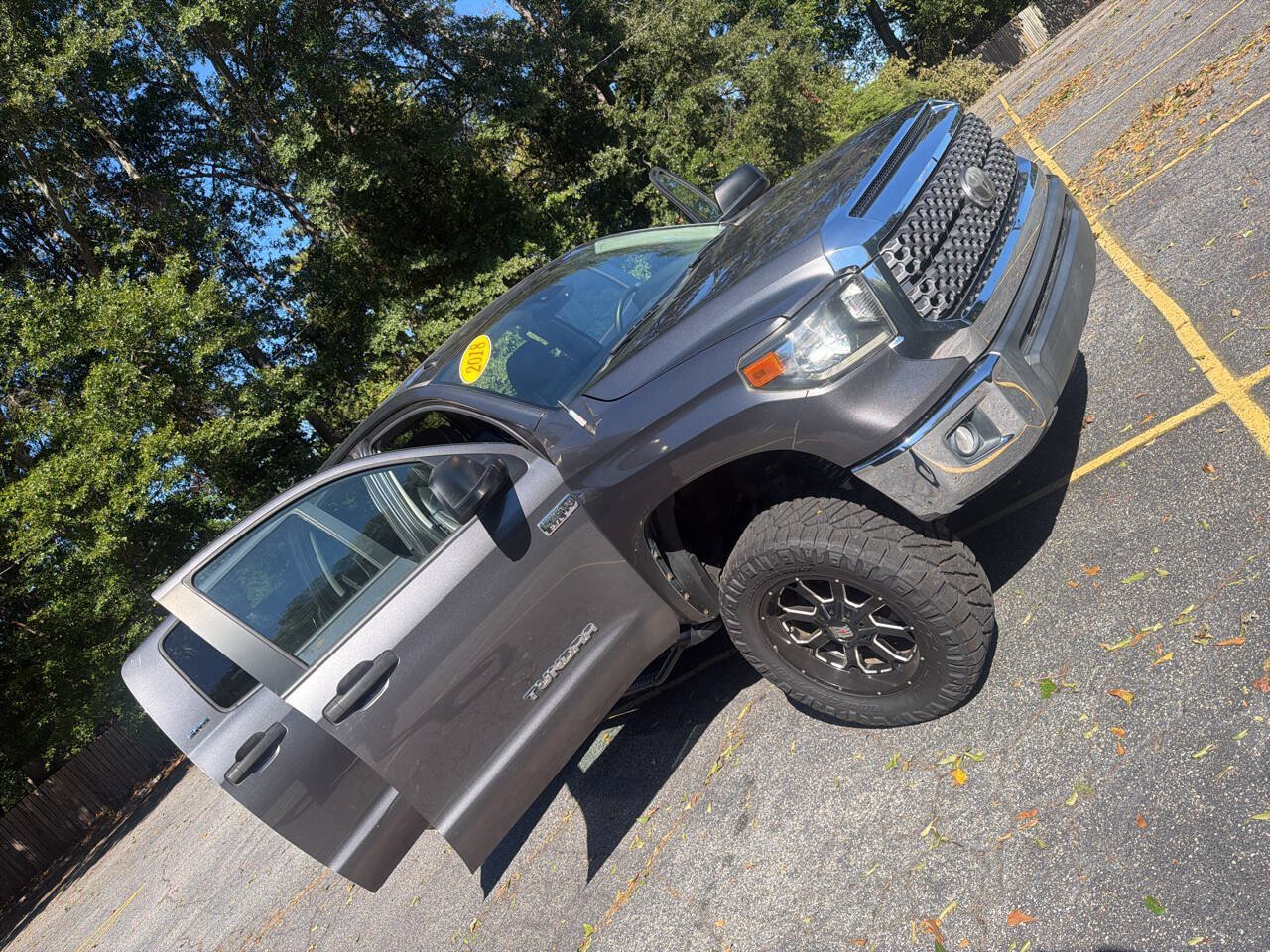 Used 2018 Toyota Tundra SR5 w/ SR5 Upgrade Package AWD/4WD image 28