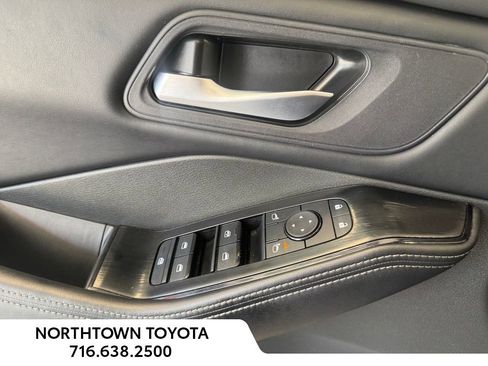 Used 2025 Nissan Rogue SV AWD/4WD image 28