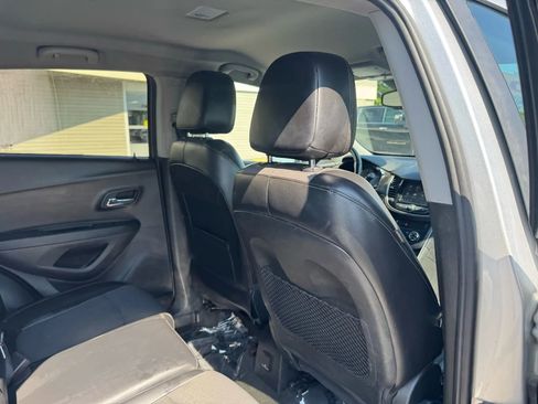 Used 2018 Chevrolet Trax LT w/ LT Convenience Package AWD/4WD image 19
