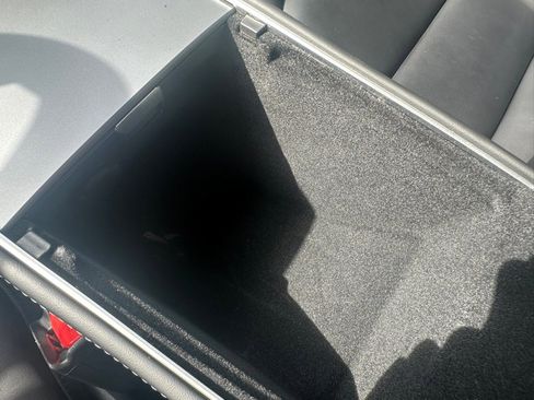 Used 2023 Tesla Model Y 2WD image 27