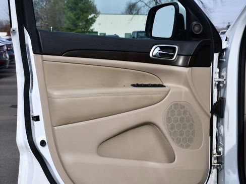 Used 2018 Jeep Grand Cherokee Laredo image 13