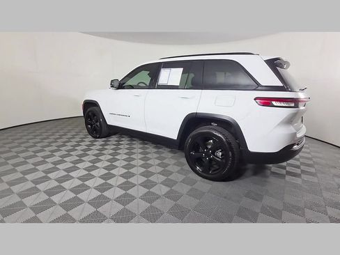 Used 2023 Jeep Grand Cherokee Altitude RWD image 45