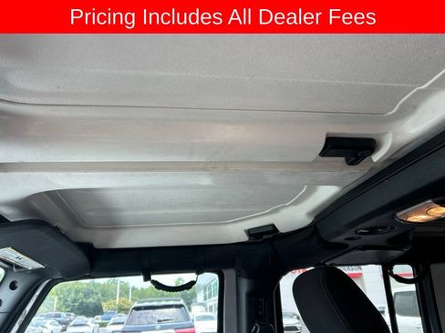 Used 2016 Jeep Wrangler Unlimited Sahara w/ Max Tow Package AWD/4WD image 5