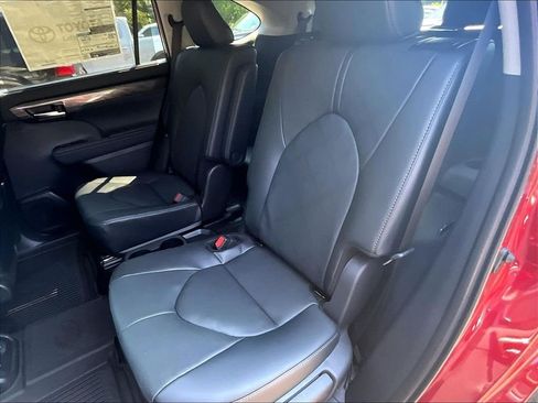 New 2026 Toyota Highlander Platinum AWD/4WD image 15