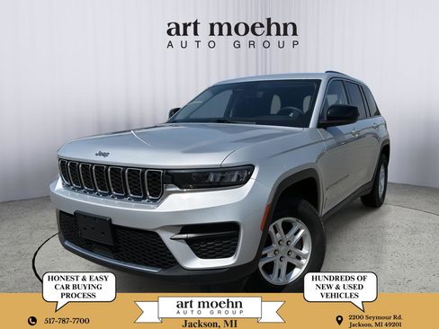 Used 2023 Jeep Grand Cherokee Laredo AWD/4WD image 1