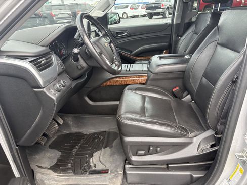 Used 2020 Chevrolet Suburban Premier AWD/4WD image 4