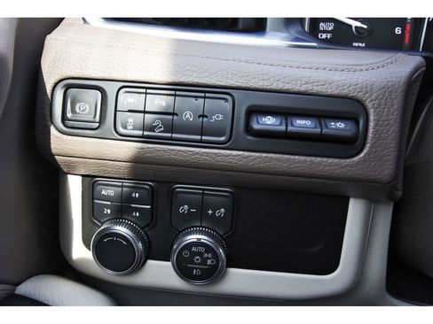 Used 2021 GMC Yukon Denali w/ Denali Premium Package image 19