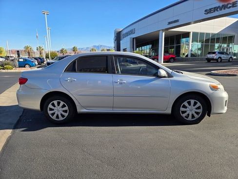 Used 2011 Toyota Corolla LE image 3
