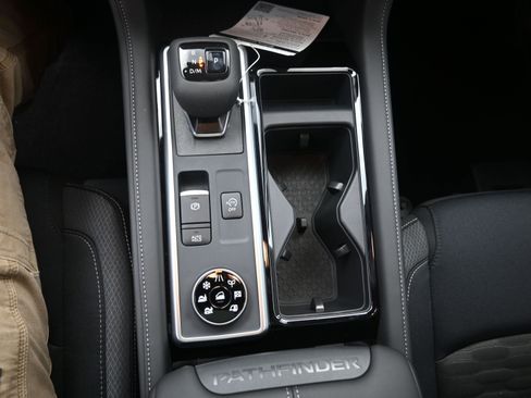 New 2025 Nissan Pathfinder SV w/ SV Premium Package image 18