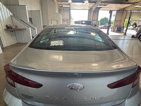 Used 2020 Hyundai Elantra SE FWD image 5