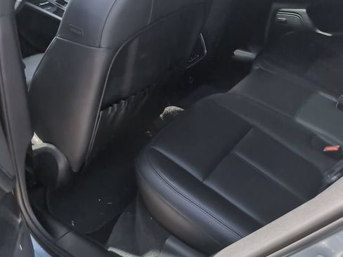 Certified 2022 Porsche Macan AWD/4WD image 5