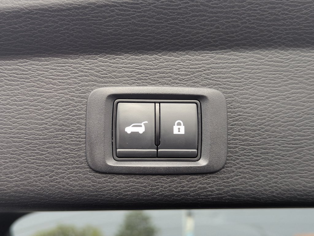Used 2023 Mitsubishi Outlander 4WD Plug-In Hybrid image 34