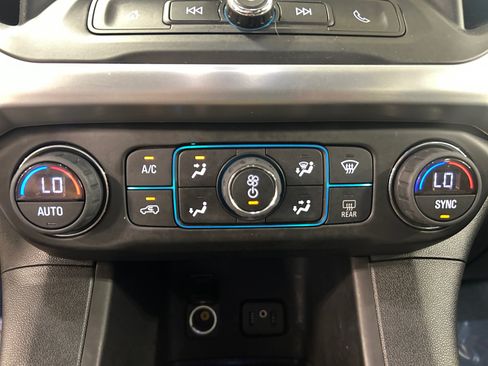 Used 2018 GMC Acadia SLE FWD image 16