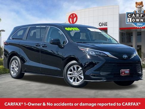 Certified 2024 Toyota Sienna LE AWD/4WD image 2