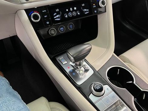 Used 2025 Genesis G70 2.5T RWD image 29