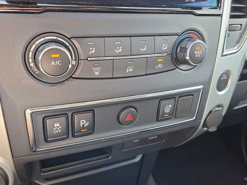 Used 2021 Nissan Titan SV w/ Accessory Utility Package image 22