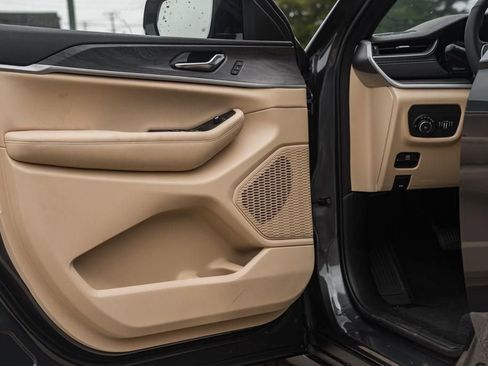 New 2025 Jeep Grand Cherokee L Limited w/ Luxury Tech Group II image 41