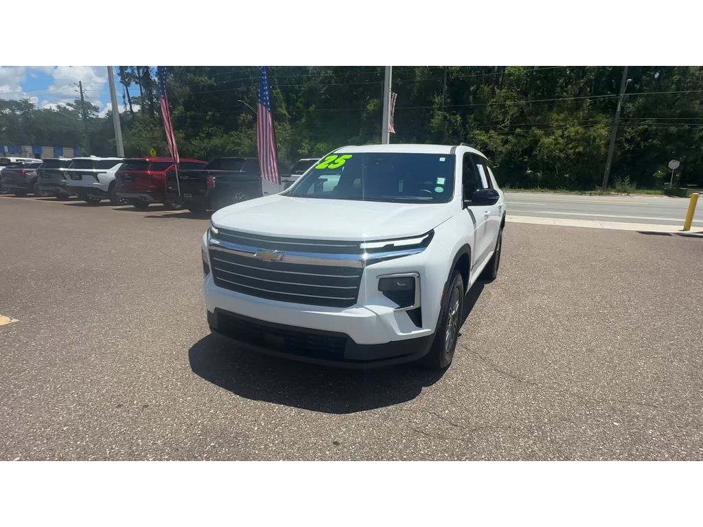 Used 2025 Chevrolet Traverse LT FWD image 7