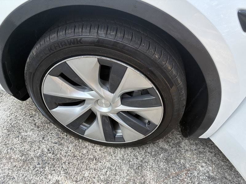 Used 2022 Tesla Model Y AWD image 29