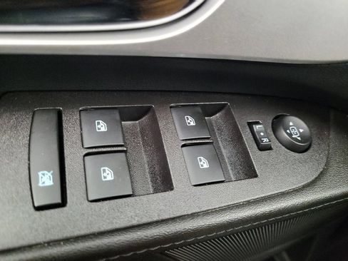 Used 2017 Chevrolet Equinox LS image 27