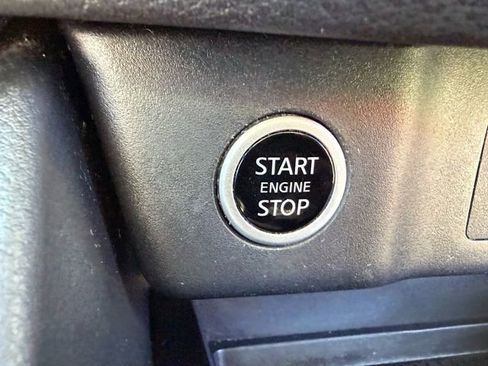 Used 2023 Nissan Rogue SV image 24