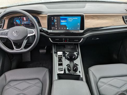 Used 2026 Volkswagen Atlas SE FWD image 18