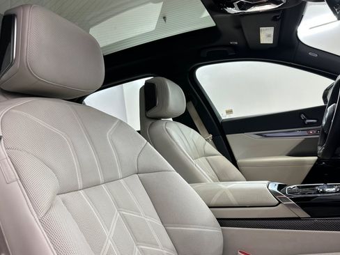 Certified 2023 BMW 740i RWD image 26