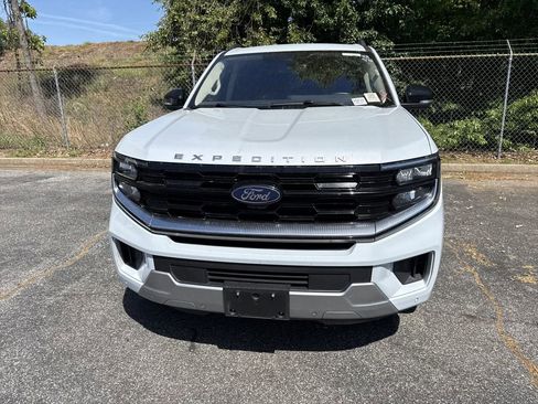 Used 2025 Ford Expedition Platinum image 5