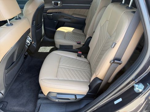 Used 2025 Kia Sorento SX Prestige w/ Olive Brown Leather Package AWD/4WD image 11