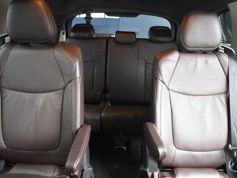 Used 2023 Toyota Sienna Platinum image 23