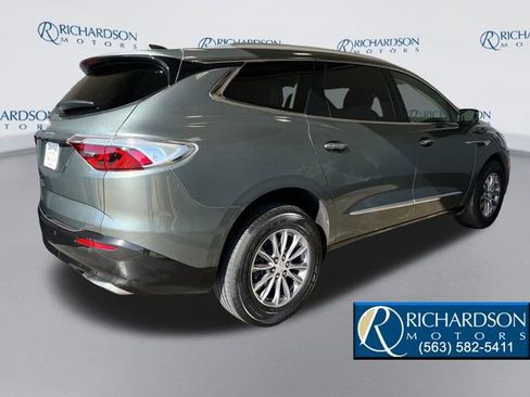 Used 2022 Buick Enclave Essence image 5