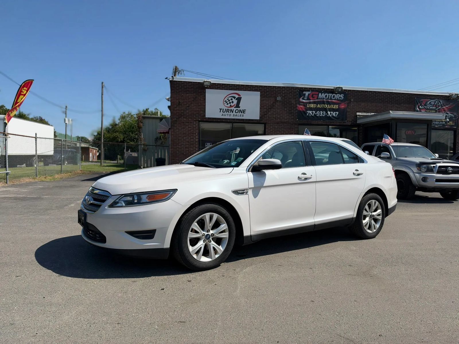 Used 2011 Ford Taurus SEL w/ 201A Rapid Spec Order Code AWD/4WD image 1