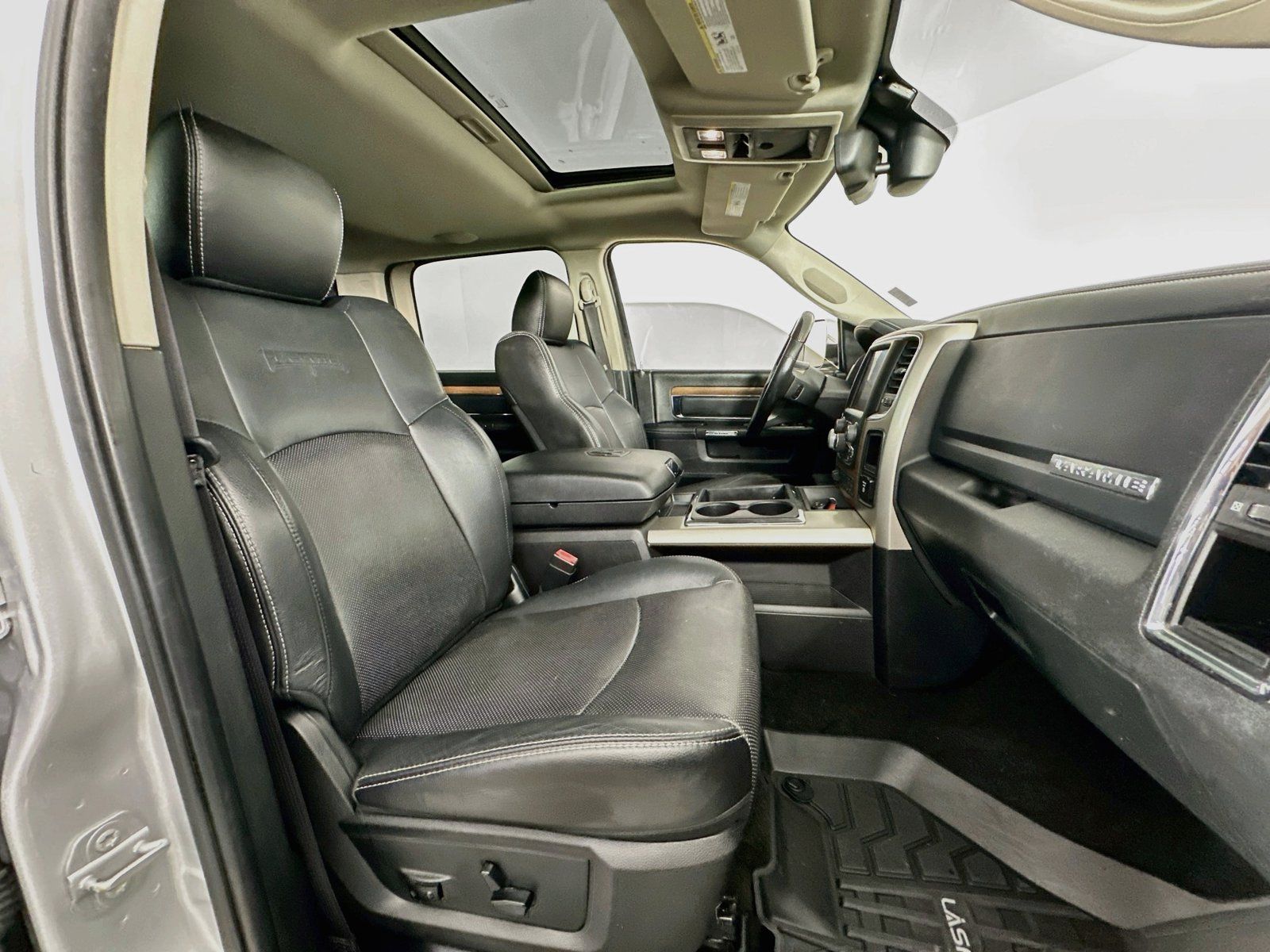 Used 2015 RAM 1500 Laramie w/ Convenience Group AWD/4WD image 31