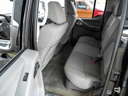 Used 2018 Nissan Frontier SV RWD image 35