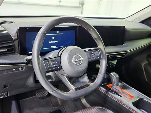 Certified 2025 Nissan Kicks SR FWD image 17